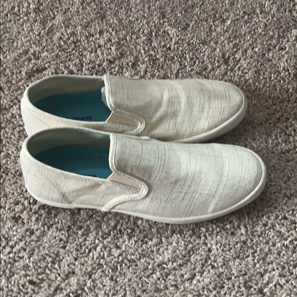 Women’s 9 brand new w/o box Seaver’s. Cream canvas